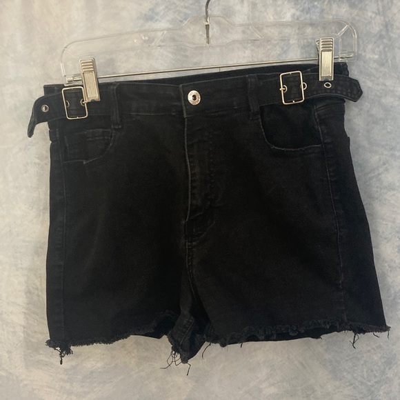 Hot Topic Pants - 🍀2for$25🍀Hot Topic Distressed Black Jean Shorts W/Buckles High Waisted Juniors 7